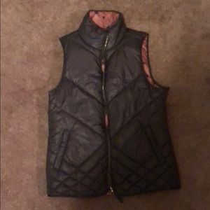 ❄️ Black Puffer Vest with Star Detailing ❄️